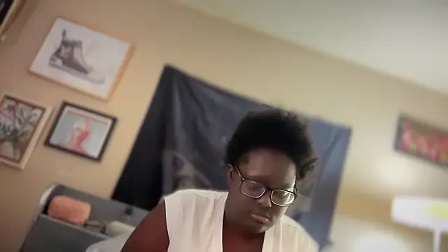 Snapshot of Yagurl__west chatting on 01-26-25, 10:35 Yagurl west online show from 01-26-25, 10:35