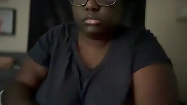 Snapshot of Yagurl__west chatting on 01-28-25, 10:45 Yagurl west online show from 01-28-25, 10:45