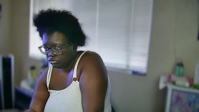 Snapshot of Yagurl__west chatting on 01-29-25, 10:53 Yagurl west online show from 01-29-25, 10:53