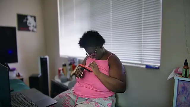 Snapshot of Yagurl__west chatting on 01-30-25, 08:53 Yagurl west online show from 01-30-25, 08:53