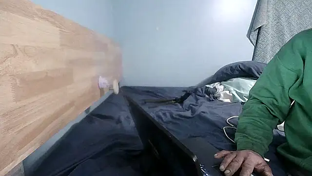 Snapshot of Mshizzle12 chatting on 02-17-26, 09:06 Mshizzle12 online show from 02-17-26, 09:06