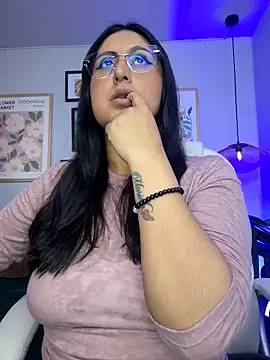 Snapshot of Amber_gold_ chatting on 02-14-25, 12:57 Amber gold online show from 02-14-25, 12:57