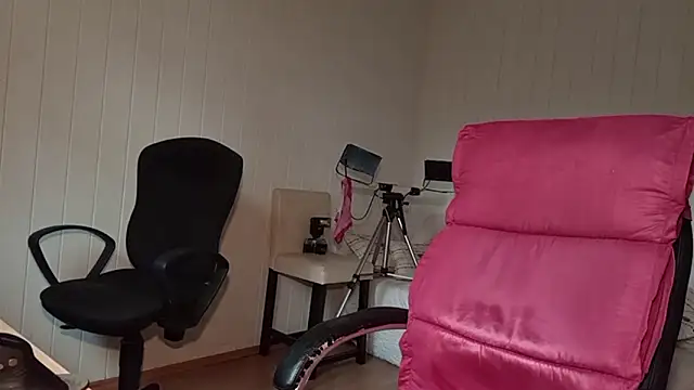 Snapshot of Rainfish chatting on 09-16-25, 06:25 Rainfish online show from 09-16-25, 06:25