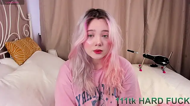   KawaiiYuki   online show from 01-19-25, 08:39