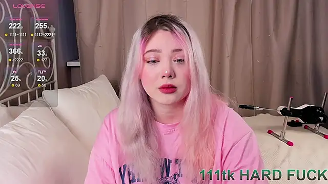   KawaiiYuki   online show from 01-20-25, 08:52