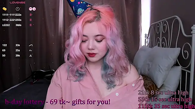   KawaiiYuki   online show from 02-24-25, 09:21