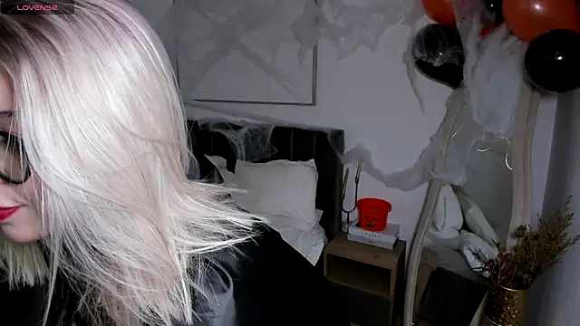 SimonaGerry online show from 10-29-25, 04:37