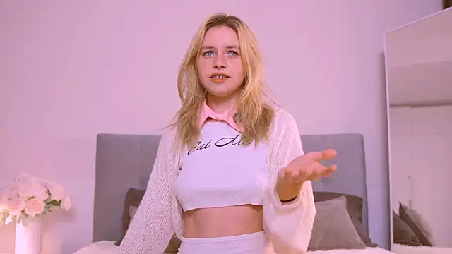 Snapshot of FapClubFamm chatting on 09-19-25, 05:24 FapClubFamm online show from 09-19-25, 05:24