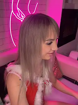 Snapshot of MiaMinx chatting on 12-30-24, 11:17 MiaMinx online show from 12-30-24, 11:17