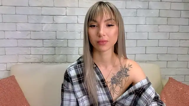 Snapshot of MiaMinx chatting on 02-10-25, 01:46 MiaMinx online show from 02-10-25, 01:46