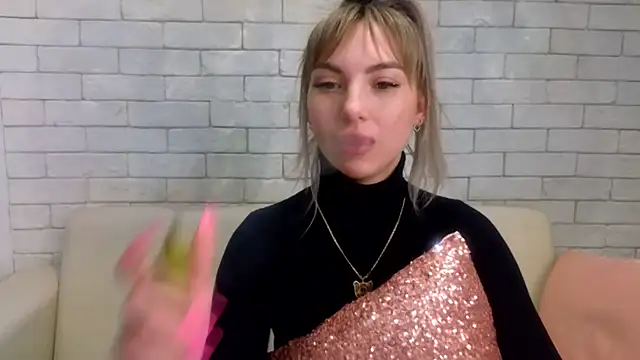 Snapshot of MiaMinx chatting on 02-14-25, 04:37 MiaMinx online show from 02-14-25, 04:37