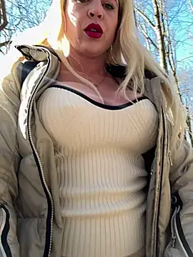 Snapshot of Kate-monroe chatting on 03-19-25, 12:45 Kate-monroe online show from 03-19-25, 12:45