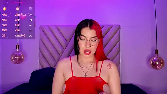 EmmaSwift  online show from 10-18-25, 01:41