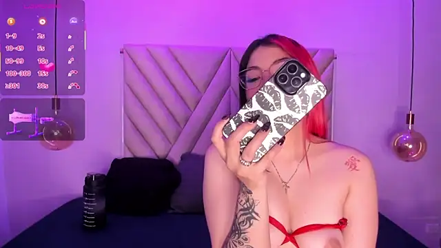 EmmaSwift  online show from 11-22-25, 02:54