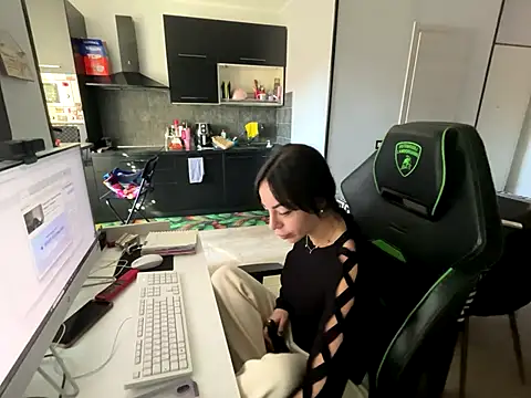 Chloe Ricci online show from 11-05-25, 07:52