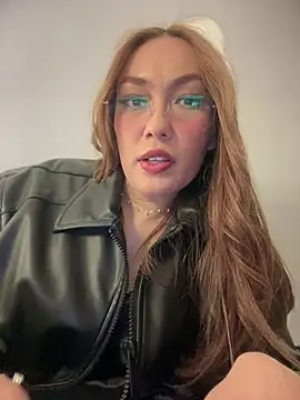 Snapshot of MichelleFerry_ chatting on 01-05-25, 04:58 MichelleFerry online show from 01-05-25, 04:58