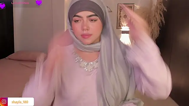 shayla 18 online show from 11-18-25, 08:13