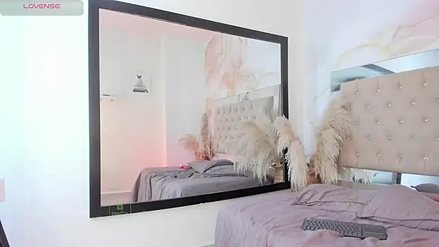 Snapshot of ainaah_ chatting on 02-15-25, 06:12 ainaah online show from 02-15-25, 06:12