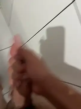 Snapshot of aleatorio995 chatting on 12-18-25, 11:00 aleatorio995 online show from 12-18-25, 11:00