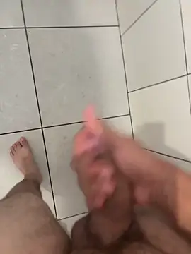 Snapshot of aleatorio995 chatting on 12-20-25, 09:00 aleatorio995 online show from 12-20-25, 09:00