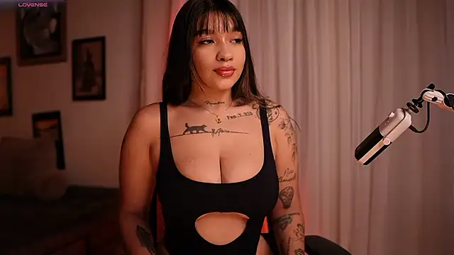 Snapshot of HannahW_ chatting on 01-17-26, 10:24 HannahW online show from 01-17-26, 10:24