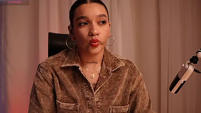 Snapshot of HannahW_ chatting on 02-02-26, 10:19 HannahW online show from 02-02-26, 10:19