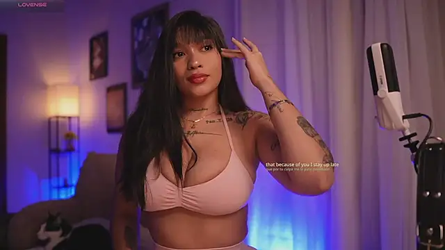 Snapshot of HannahW_ chatting on 02-06-26, 10:46 HannahW online show from 02-06-26, 10:46