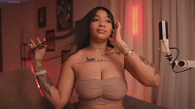 Snapshot of HannahW_ chatting on 02-08-26, 03:26 HannahW online show from 02-08-26, 03:26