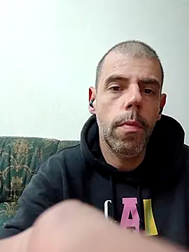 Snapshot of Gui420bh chatting on 12-17-25, 12:05 Gui420bh online show from 12-17-25, 12:05