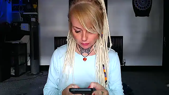 pixiedreadx online show from 10-11-25, 10:47