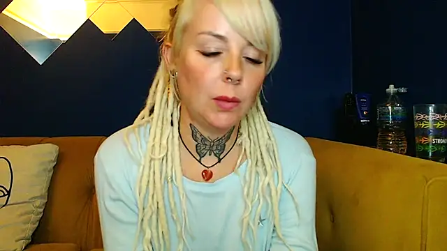 pixiedreadx online show from 10-20-25, 10:54