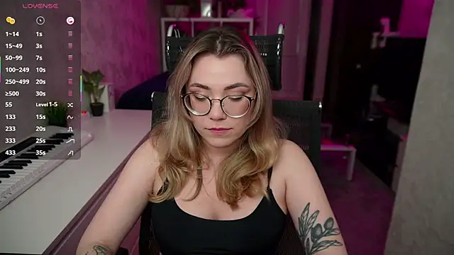 Snapshot of RemyCute chatting on 10-02-25, 03:30 RemyCute online show from 10-02-25, 03:30