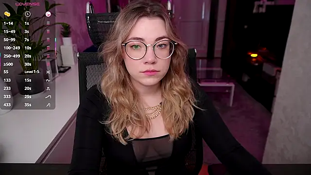 Snapshot of RemyCute chatting on 10-18-25, 01:45 RemyCute online show from 10-18-25, 01:45