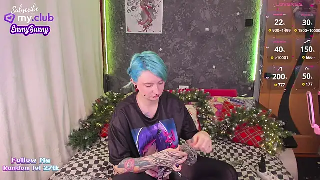 Snapshot of EmmyBunny chatting on 12-11-24, 04:42 EmmyBunny online show from 12-11-24, 04:42