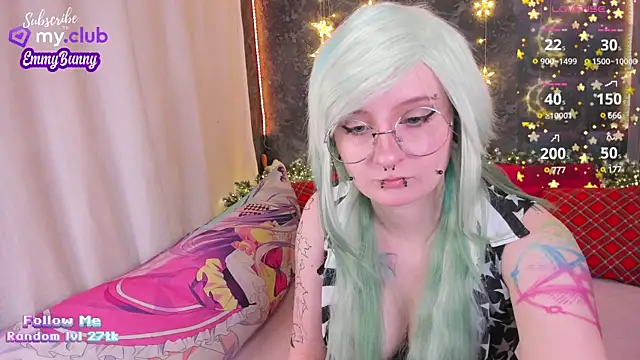 Snapshot of EmmyBunny chatting on 12-19-24, 04:02 EmmyBunny online show from 12-19-24, 04:02