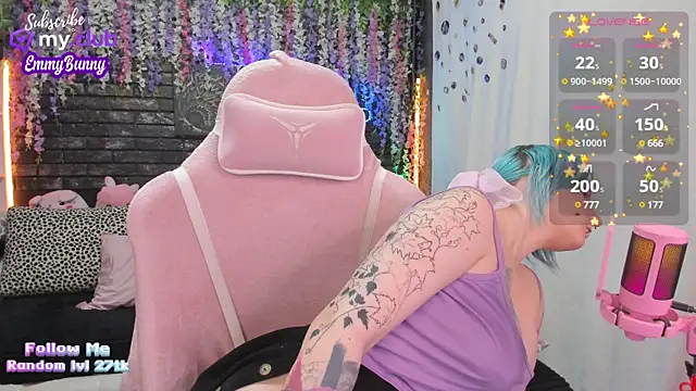 Snapshot of EmmyBunny chatting on 01-17-25, 03:53 EmmyBunny online show from 01-17-25, 03:53