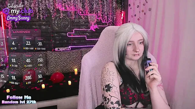 Snapshot of EmmyBunny chatting on 02-13-25, 04:39 EmmyBunny online show from 02-13-25, 04:39