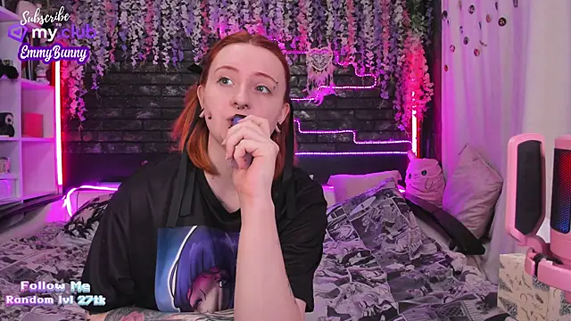 Snapshot of EmmyBunny chatting on 02-18-25, 03:32 EmmyBunny online show from 02-18-25, 03:32