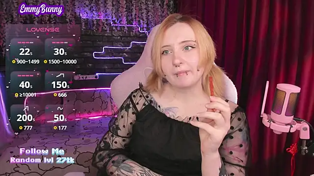 Snapshot of EmmyBunny chatting on 03-21-25, 02:40 EmmyBunny online show from 03-21-25, 02:40