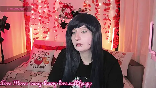 Snapshot of EmmyBunny chatting on 09-26-25, 03:27 EmmyBunny online show from 09-26-25, 03:27