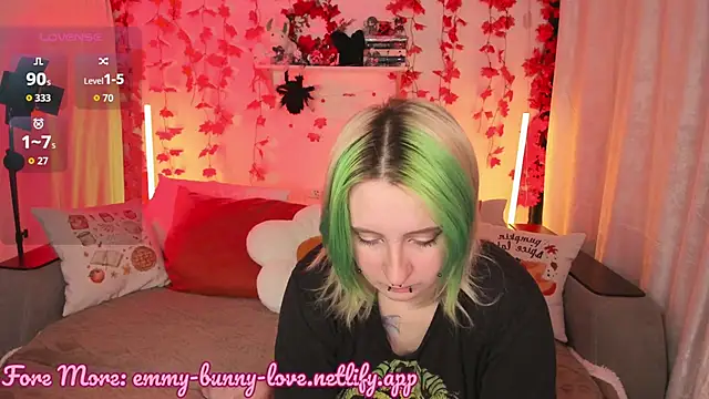 Snapshot of EmmyBunny chatting on 09-28-25, 03:17 EmmyBunny online show from 09-28-25, 03:17