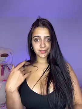 Alicia Ruiz online show from 10-18-25, 04:41