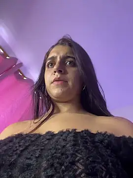 Alicia Ruiz online show from 10-21-25, 05:57