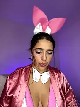 Alicia Ruiz online show from 10-31-25, 05:03