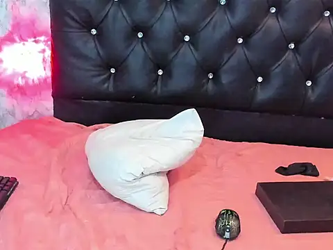 Snapshot of TATIANA_LOPEZ19 chatting on 01-21-25, 08:08 TATIANA LOPEZ19 online show from 01-21-25, 08:08