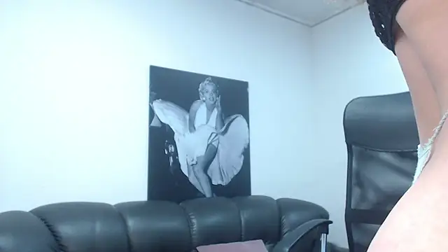 camilleDiaz16 online show from 12-16-25, 08:25