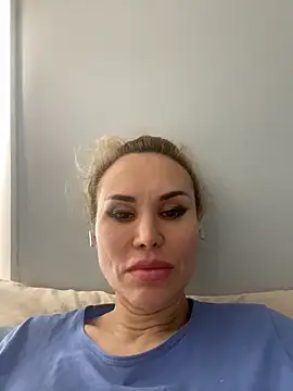 Snapshot of Radmila_Queen_ chatting on 05-15-26, 05:20 Radmila Queen online show from 05-15-26, 05:20