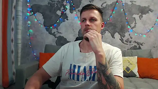 Snapshot of VikingChrisss chatting on 12-21-24, 10:06 VikingChrisss online show from 12-21-24, 10:06