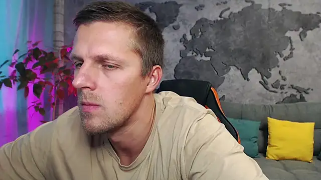 Snapshot of VikingChrisss chatting on 10-17-25, 10:18 VikingChrisss online show from 10-17-25, 10:18