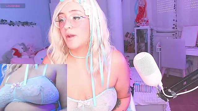 Snapshot of NaruBolita chatting on 10-03-25, 09:06 NaruBolita online show from 10-03-25, 09:06